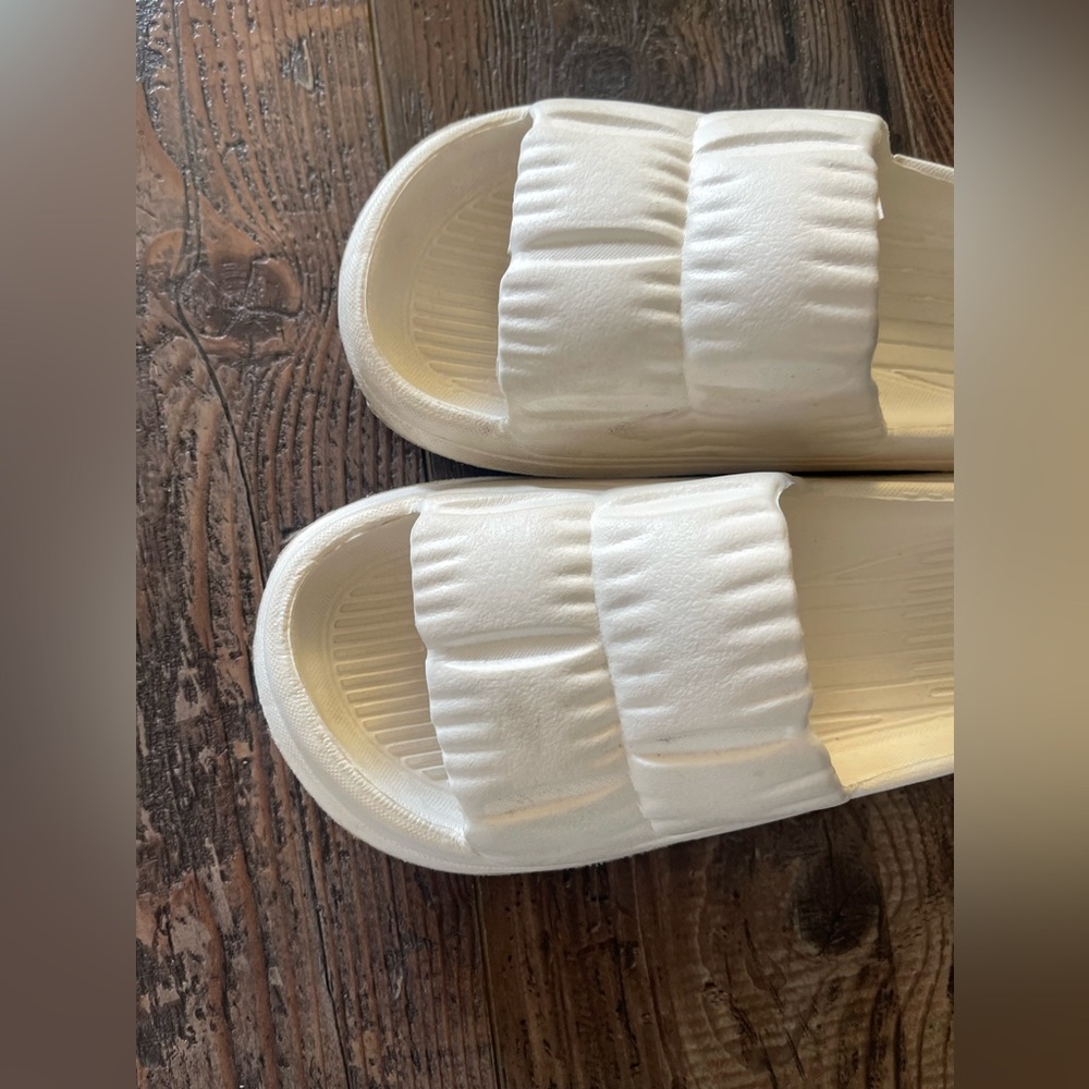 Comfy Sandals - Picture 2 of 5